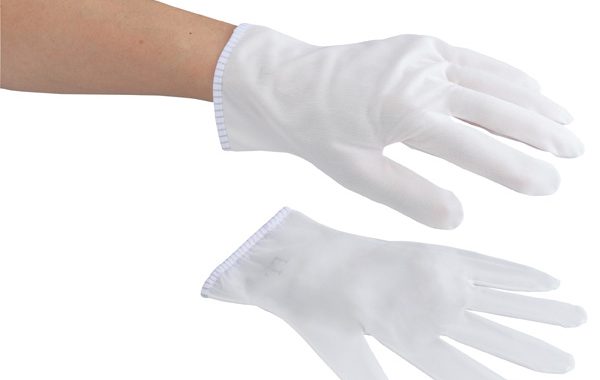 表面检查手套是一款专为无尘室和敏感环境设计的高质量手套，采用特殊尼龙和聚酯纤维材质，手掌部特别选用能有效检测异物的布料，便于细致的表面检查。无缝设计避免了手掌与手背的接合部因缝纫线而带来的异物污染风险。这款手套提供了高效的表面检查功能，适用于检查物体的凹凸不平以及是否存在异物。