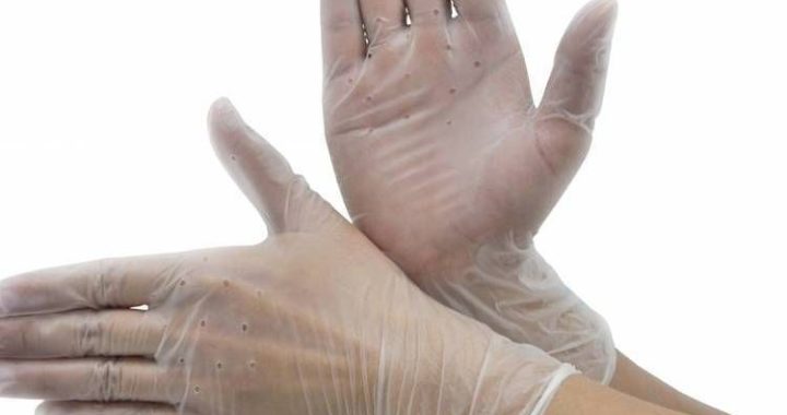 优斯特无粉PVC一次性检查手套采用无粉尘设计，避免粉尘引起的过敏反应，且不含乳胶蛋白，适合敏感皮肤使用。手套设计为左右手通用，使用方便，提供舒适的操作体验。它不含玉米粉和黏腻感，降低了污染风险和皮肤刺激，广泛应用于医疗、实验室、清洁等场所。为用户提供可靠的保护，确保安全、高效的工作环境，适合各种高要求场合。