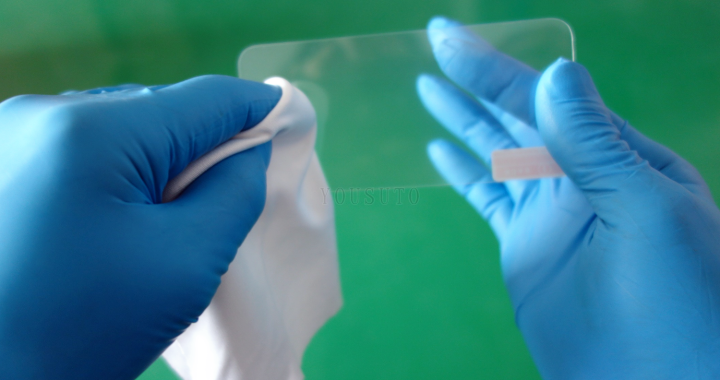 优斯特无粉Nitrile手套采用高性能材料，具有卓越的舒适性和耐用性，提供良好的抗离子污染和抗静电性能，非常适合硬盘驱动器生产的无尘室环境。该手套对皮肤友好，防止过敏，并具备出色的耐温性能。适用于各种精密操作，确保操作安全与洁净环境。提供9英寸和12英寸长度选项，适合不同手型需求，包装为100只/包，10包/箱，适合批量使用。